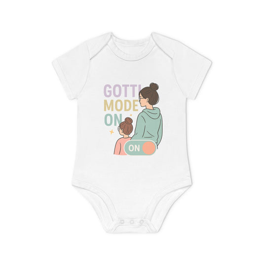 Baby Body „Gotti Mode On ✨“ – Kurzarm, Bio-Baumwolle, modernes Design mit Mädchen in Pastelltönen